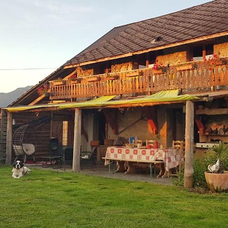 La Chambre Savoyarde Chez Les Garcons Saint-Paul-sur-Yenne Eksteriør billede